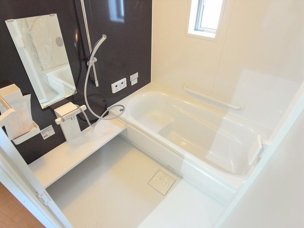 Bathroom. Leisurely feet of 1 pyeong type of room that can stretch bathroom (12 May 2013) Shooting