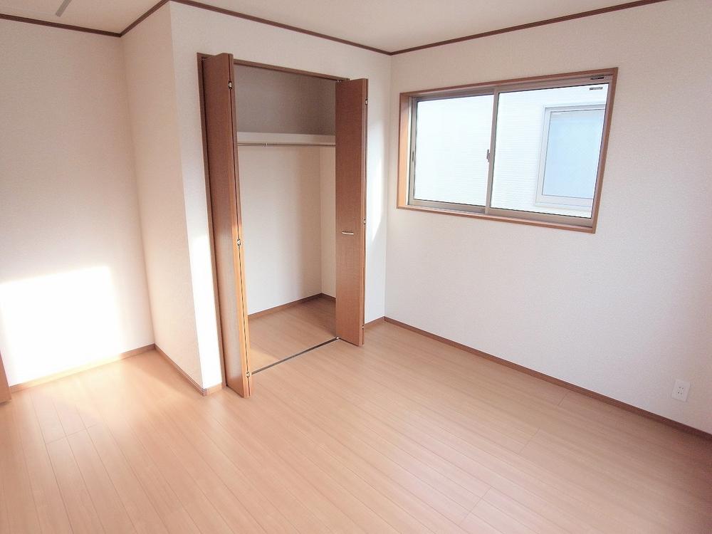Non-living room. Storage capacity with plenty of closet! (December 2013) Shooting