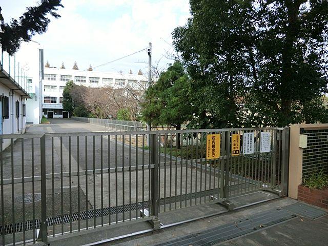 Junior high school. 1300m to Yokohama Municipal Tsuoka junior high school