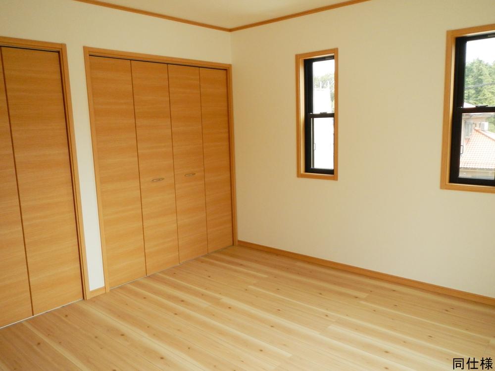 Non-living room. Unnecessary in the off-season because the attic storage is attached can be neat storage, The rooms can be used spacious