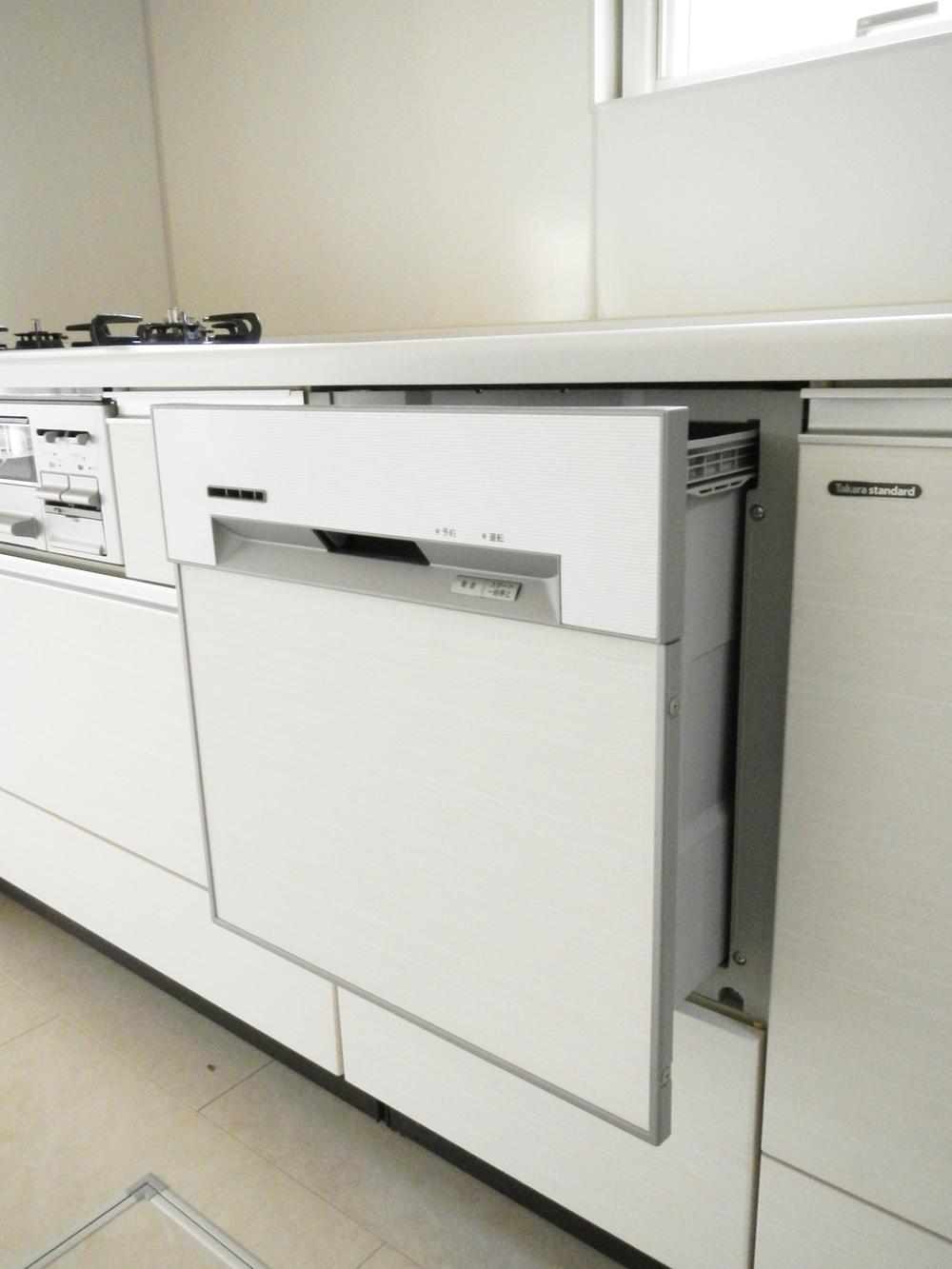 Same specifications photo (kitchen). In addition to daily use kitchen also stickiness of oil, such as Chinese food for us to clean the dishes at a high temperature steam and powerful cleaning There are a lot of happy equipment!