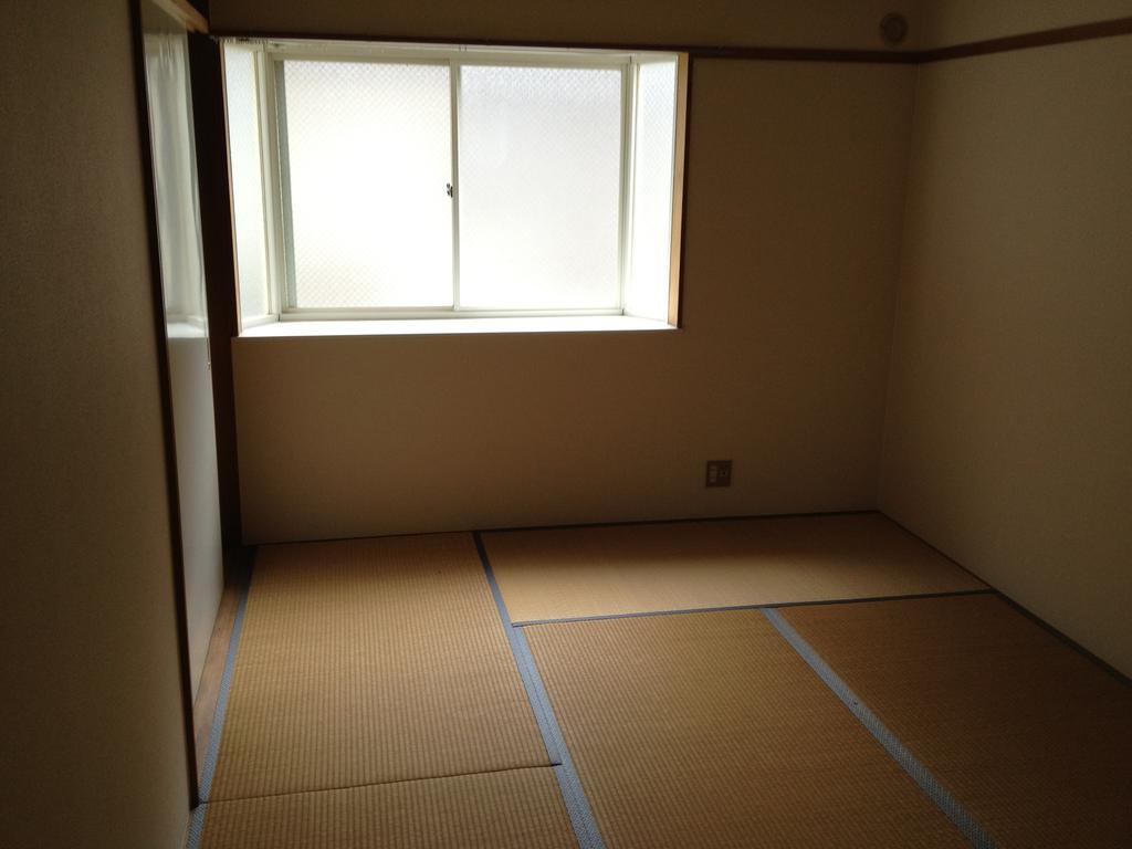 Living and room. 6-mat Japanese-style room