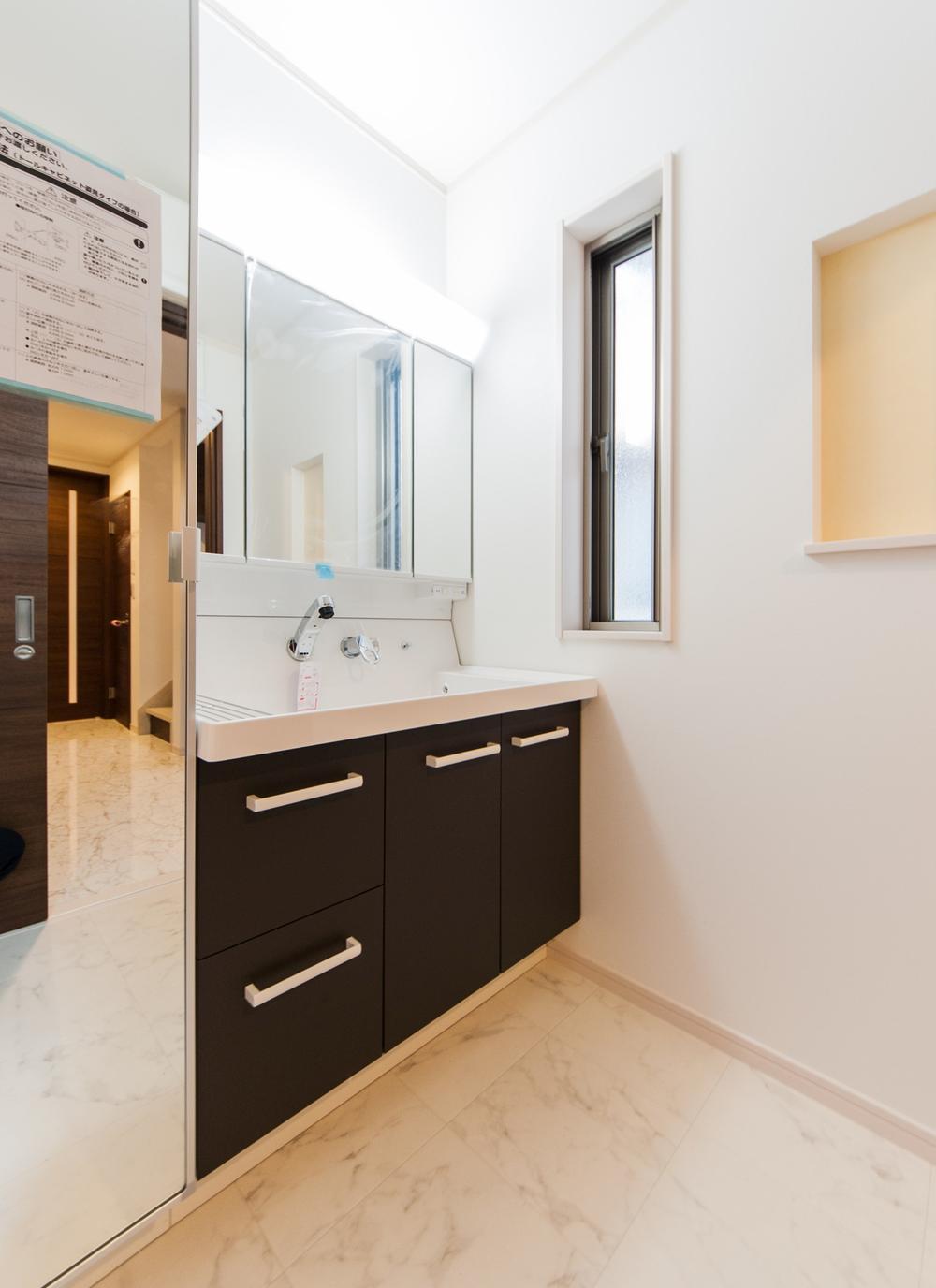 Wash basin, toilet. Vanity wide type