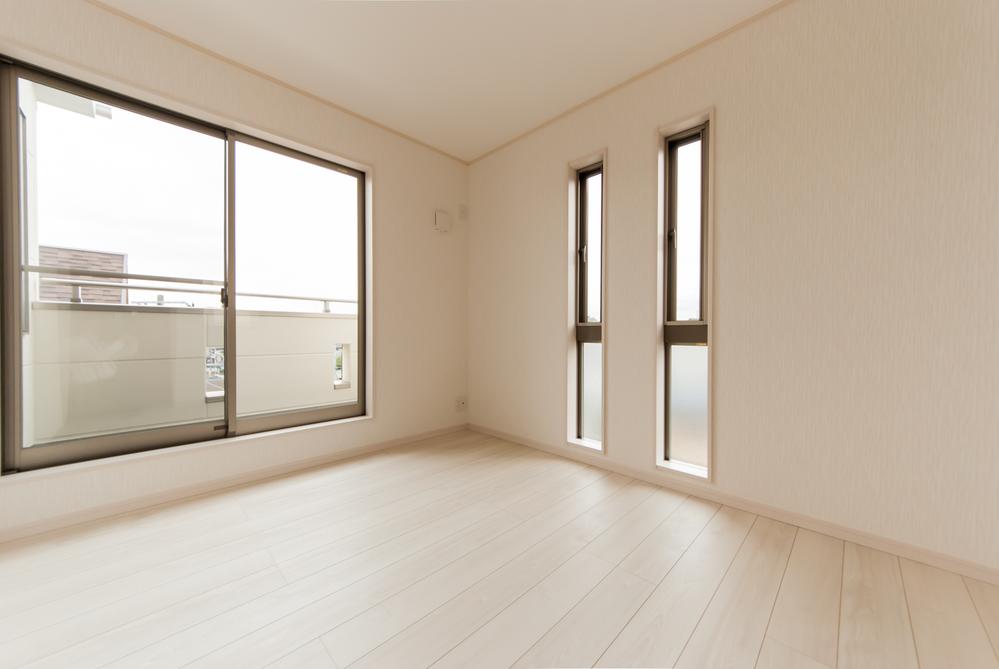 Non-living room. Bright living room with two-sided lighting ・ ・ It offers views of the distant