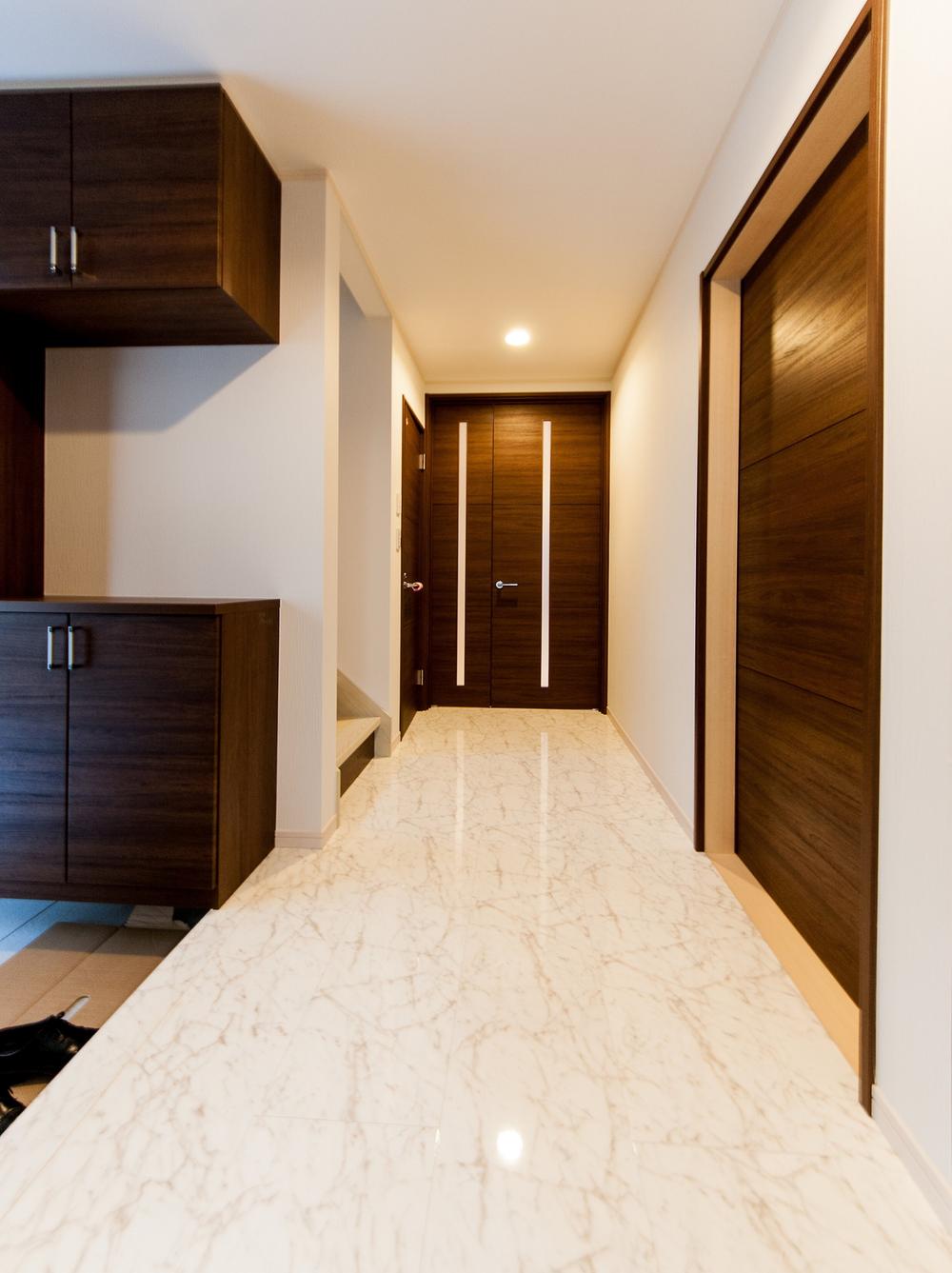 Entrance. Entrance area of the spacious elegant atmosphere