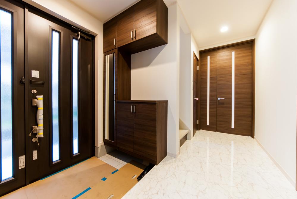 Entrance. Entrance area of the spacious elegant atmosphere