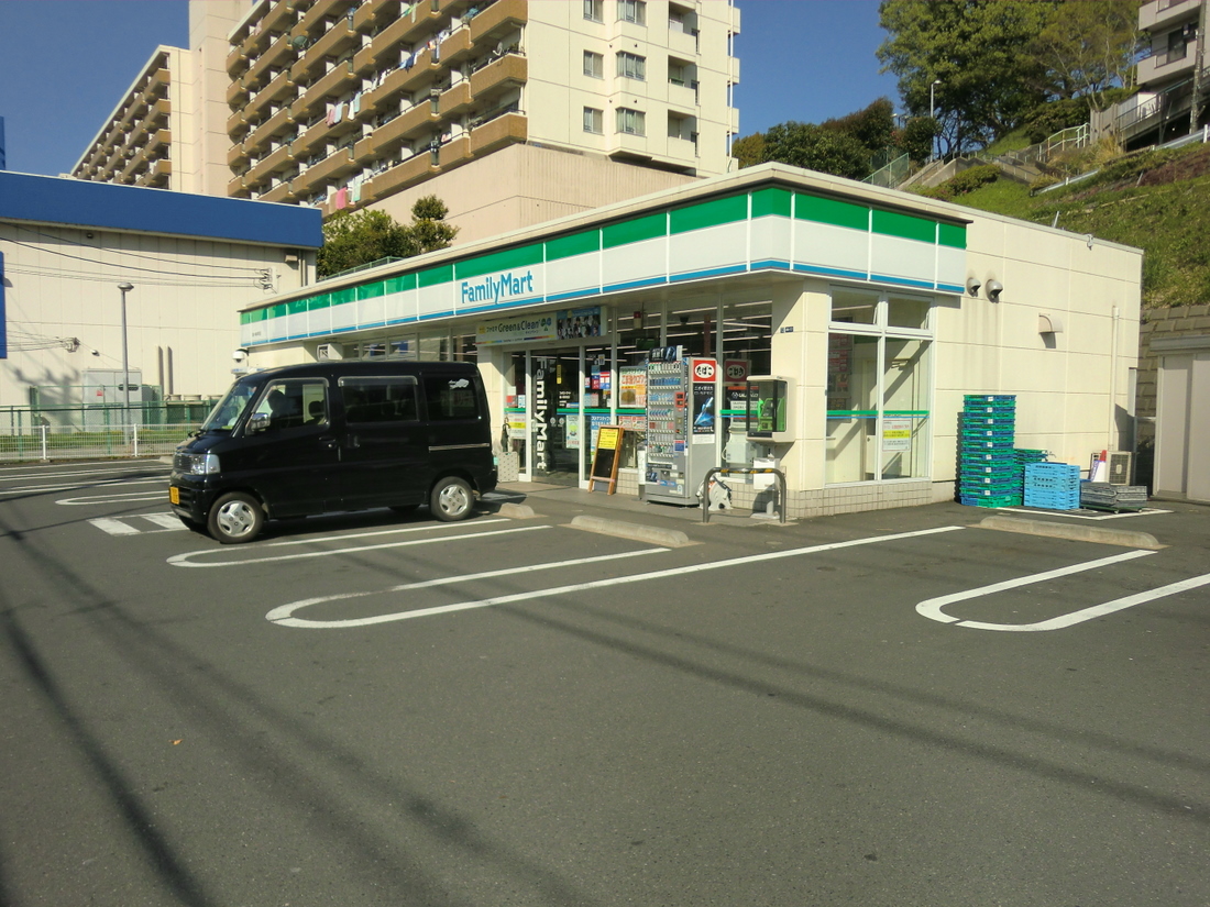 Convenience store. FamilyMart Tsuruke Peak Honcho store up (convenience store) 303m