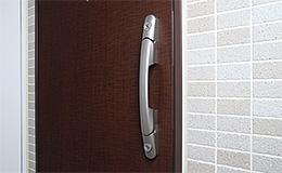 Security. Entrance door double lock