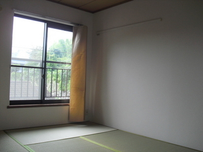 Living and room. Spacious Japanese-style room 6 quires