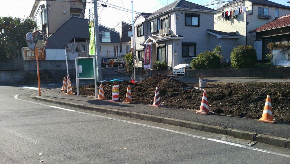 Local photos, including front road. Local (12 May 2013) Shooting