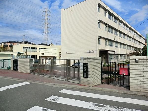 Primary school. 750m to Yokohama Municipal immobility round elementary school