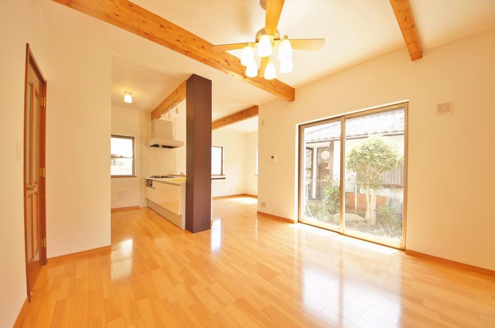 Living. Indoor (September 2013) Shooting, Is LDK17 Pledge of face-to-face kitchen.