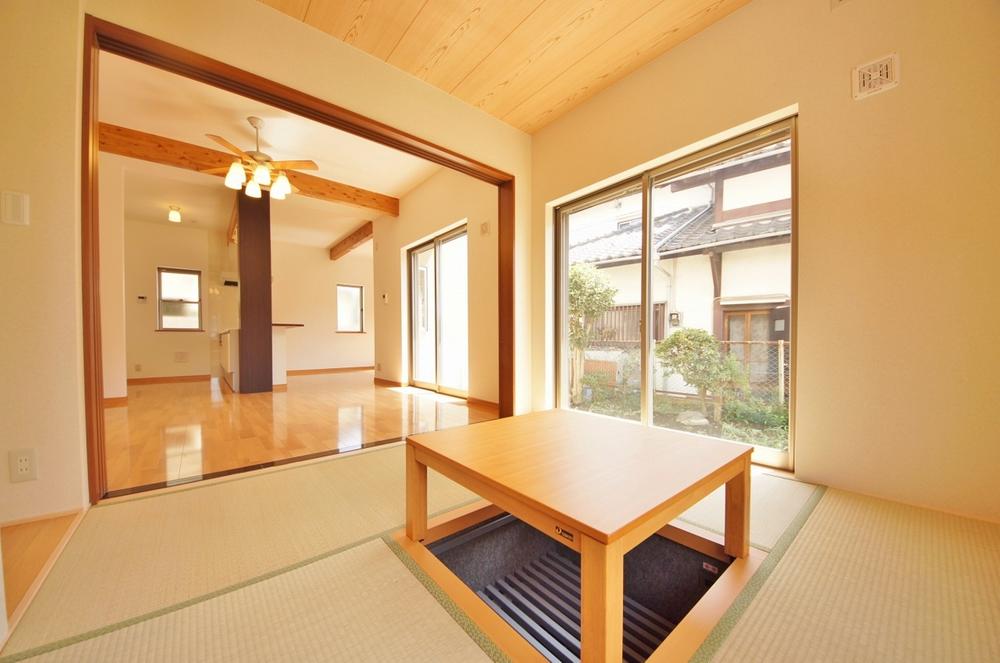 Non-living room. Indoor (September 2013) Shooting, Easy-to-use Japanese-style room between living and continue.