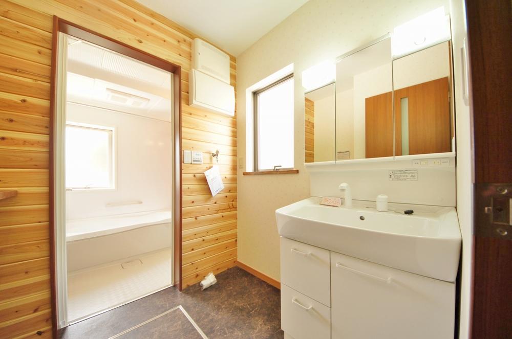 Wash basin, toilet. Indoor (September 2013) Shooting, Storage is abundant vanity.