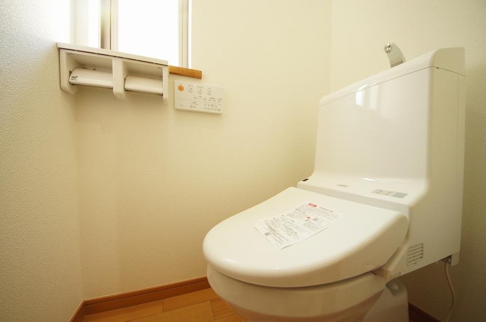 Toilet. Indoor (September 2013) Shooting, Toilet on the first floor ・ It is equipped on the second floor both.