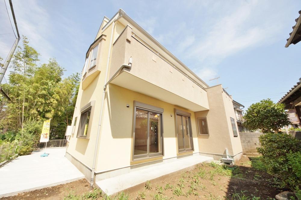 Local appearance photo. Local (September 2013) Shooting, Is a newly built house, which is also the garden to play a child is on the south side.