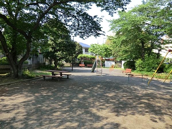 park. Minamihonjuku 750m until the first park