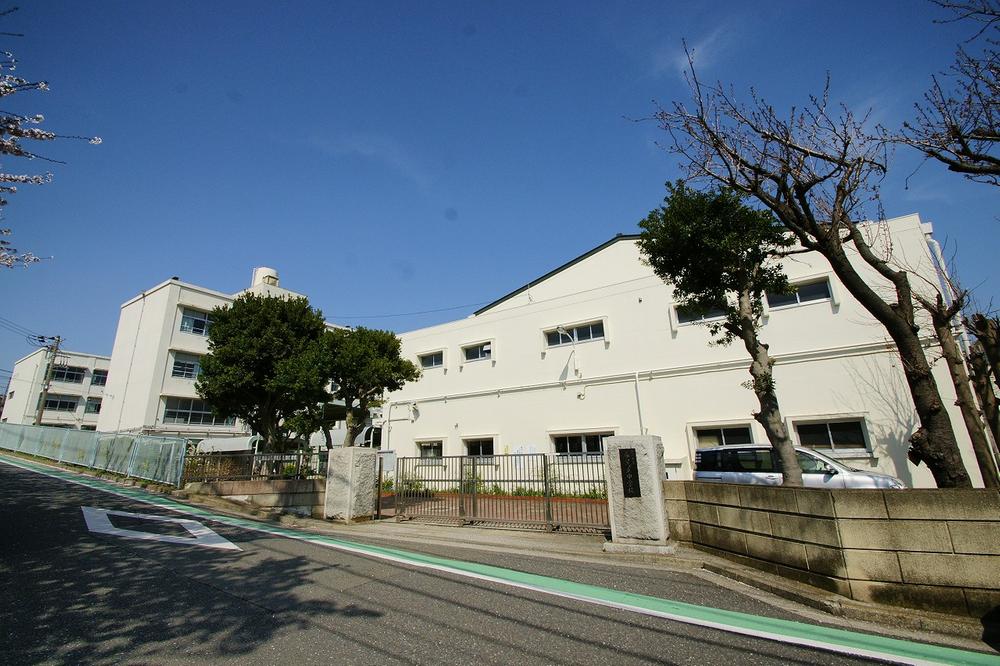 Junior high school. Kibogaoka 1200m until junior high school