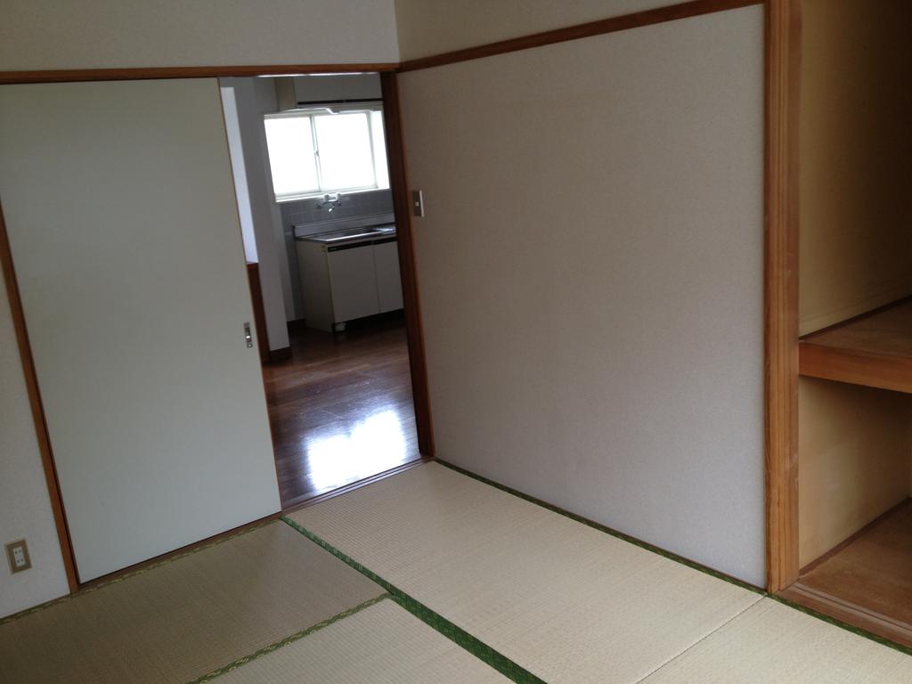 Living and room. 6-mat Japanese-style room