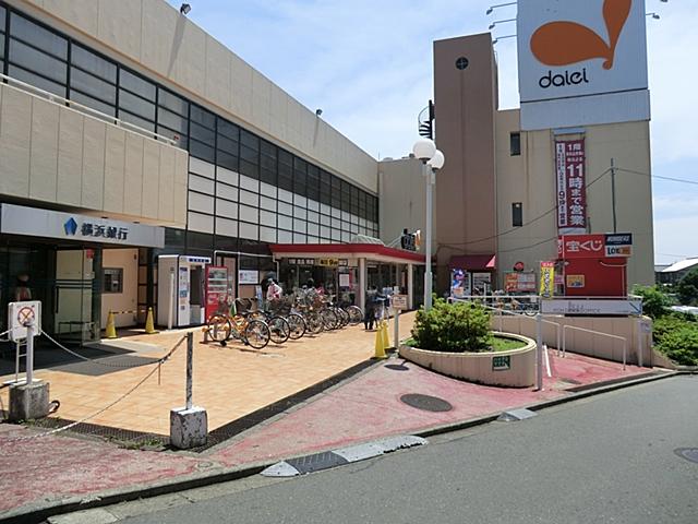 Shopping centre. Also enhance 1000m shopping facilities for up to Daiei Mitsuzakai shop! It can also slow shopping wife! !