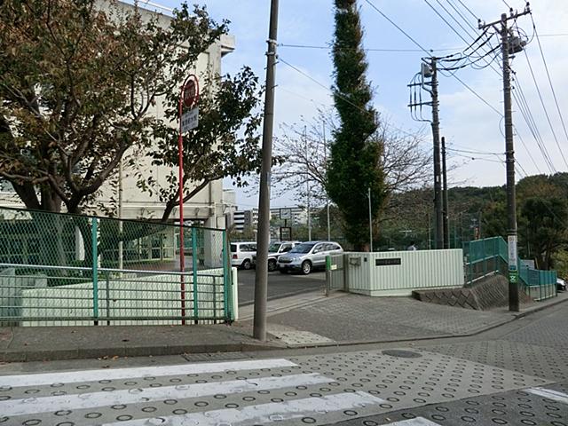 Primary school. 360m to Yokohama Municipal everything Elementary School