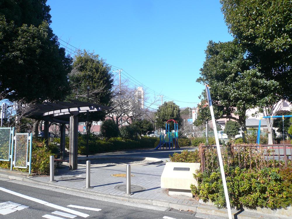 park. 240m to the neighborhood park