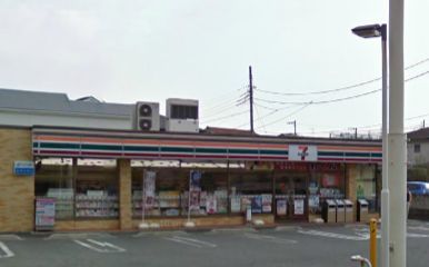 Convenience store. 380m to Seven-Eleven (convenience store)