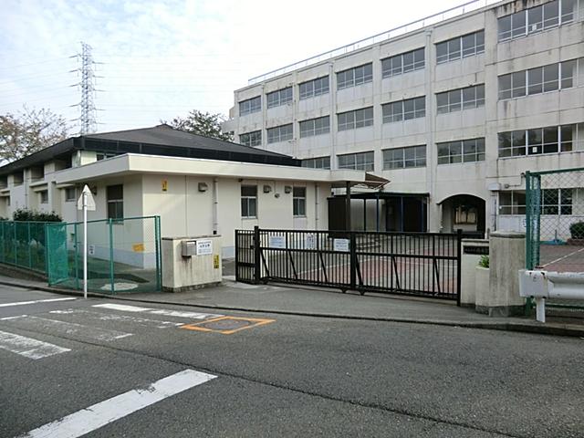 Junior high school. South Kibogaoka until junior high school 670m