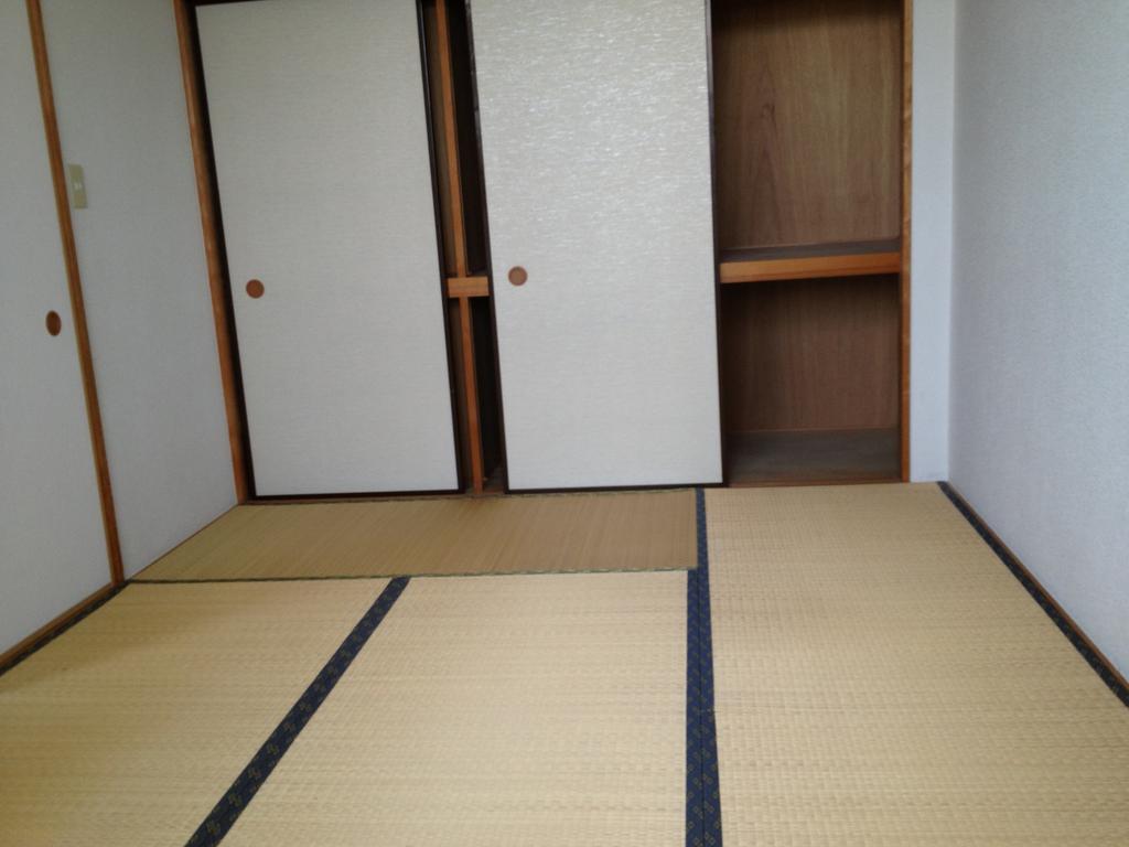 Living and room. South-facing 6-mat Japanese-style room