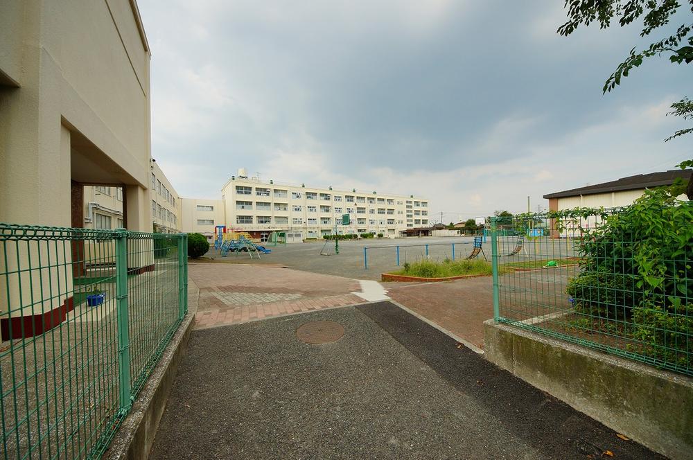 Primary school. Kibogaoka until elementary school 400m