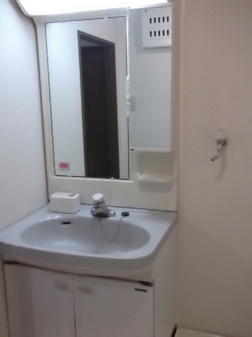 Washroom. Wash basin