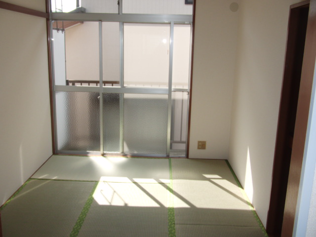 Living and room. Each Japanese-style room accommodated there at a time between 1