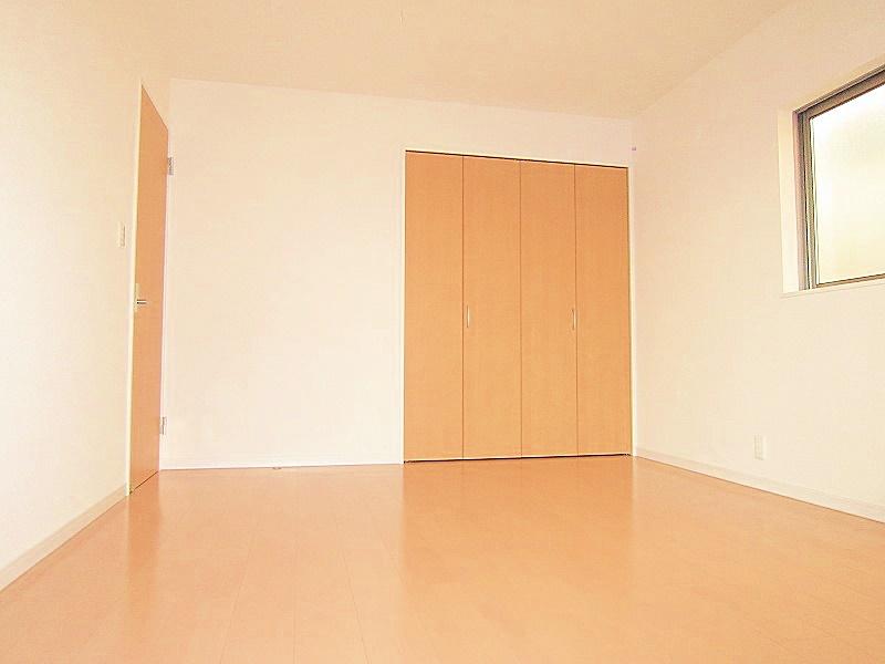 Non-living room. It is bright and good space! (November 2013) Shooting