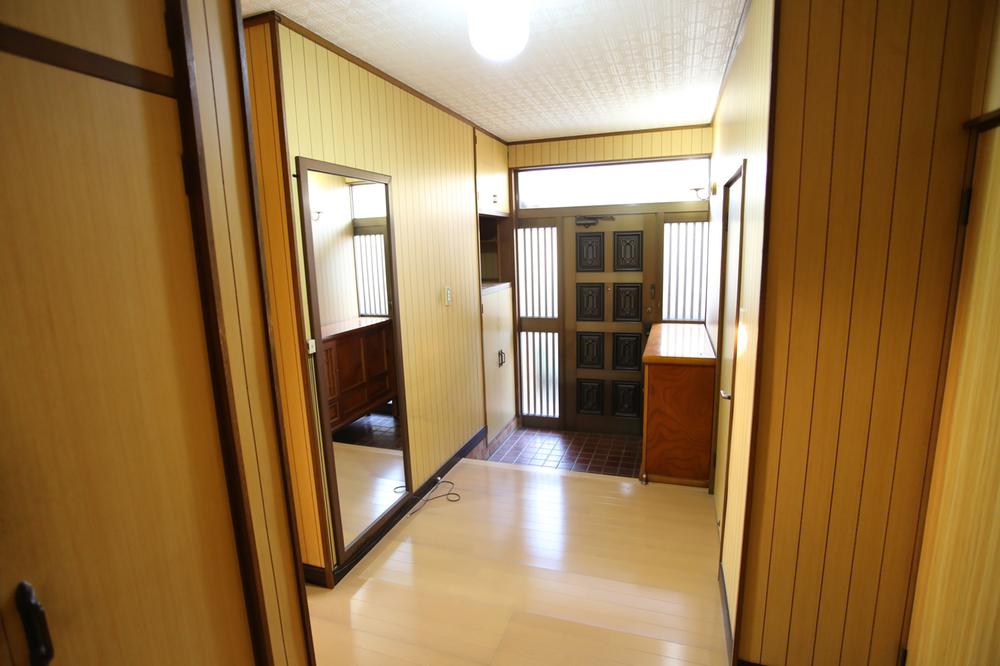 Entrance. entrance! spacious, Even at the time of large shopping, It is a breeze.