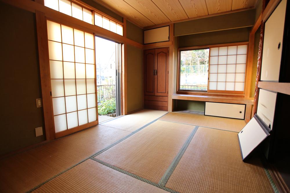Non-living room. Second floor of the Japanese-style room is also of course per yang good.