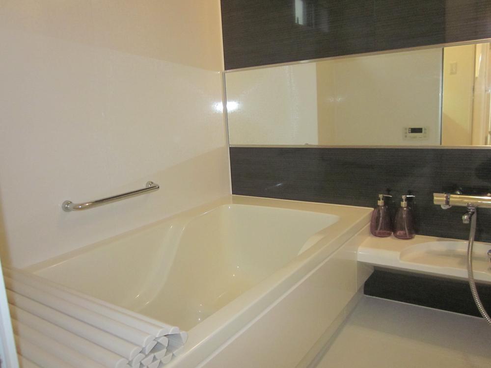 Bathroom. Indoor (11 May 2013) Shooting