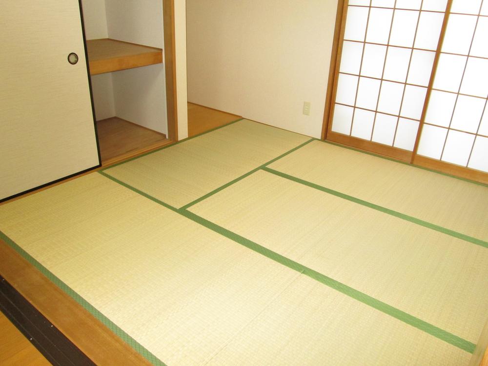 Non-living room. Alcove with a quaint Japanese-style