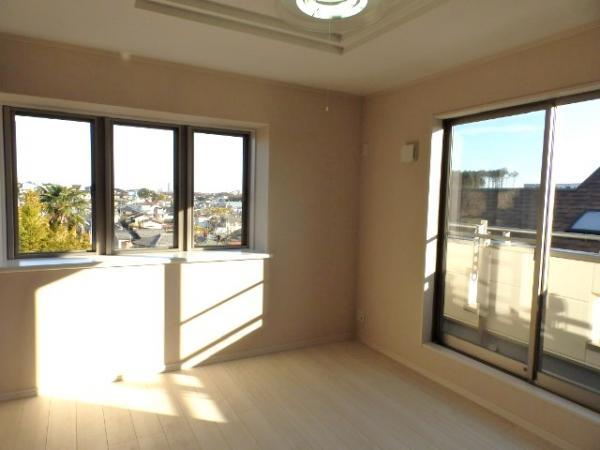 Non-living room. Broad living room