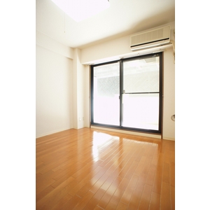 Living and room. Western-style tatami 6,1 (1 groups with air conditioning)