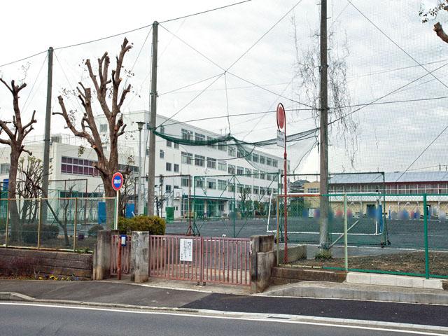 Junior high school. 550m to Yokohama City TatsuAsahi junior high school