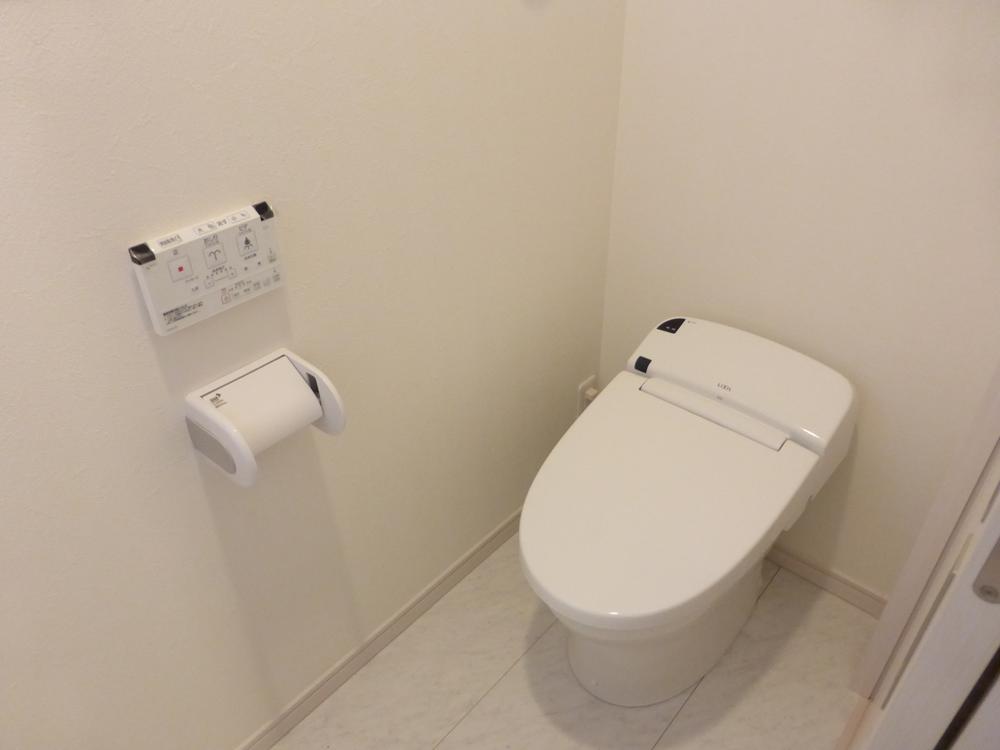 Toilet. Indoor (December 15, 2013) Shooting Toilet with a space to the size!
