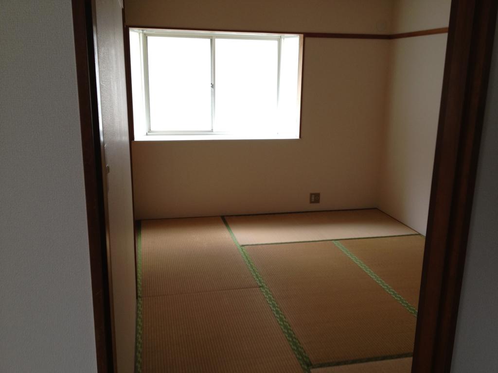 Living and room. Japanese-style room 6 tatami