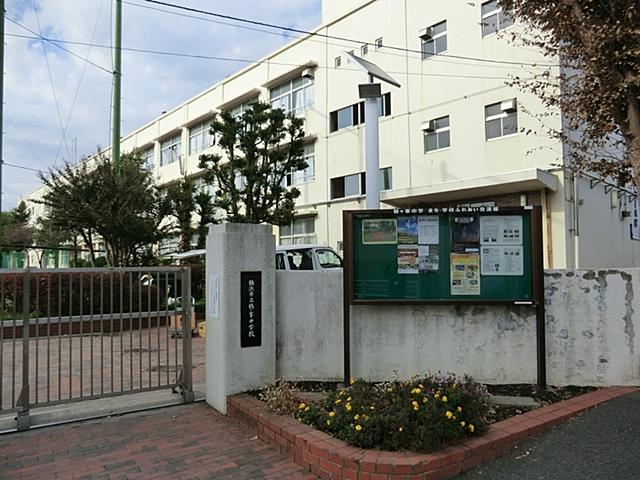 Junior high school. It is a safe distance to 600m commute to Yokohama Municipal Tsurukemine junior high school! Reputable Tsurugamine junior high school