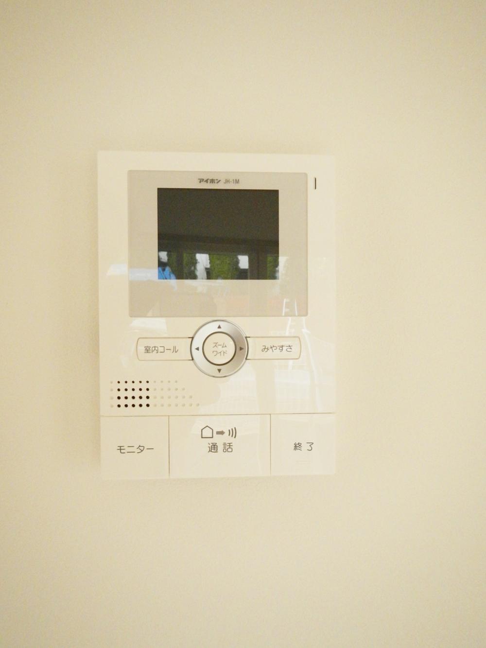 Other Equipment. Even when not out on the doorstep, such as the bath or cooking in, Even when you do not want your voice mail only in children, You can support the visitor in this TV monitor intercom!