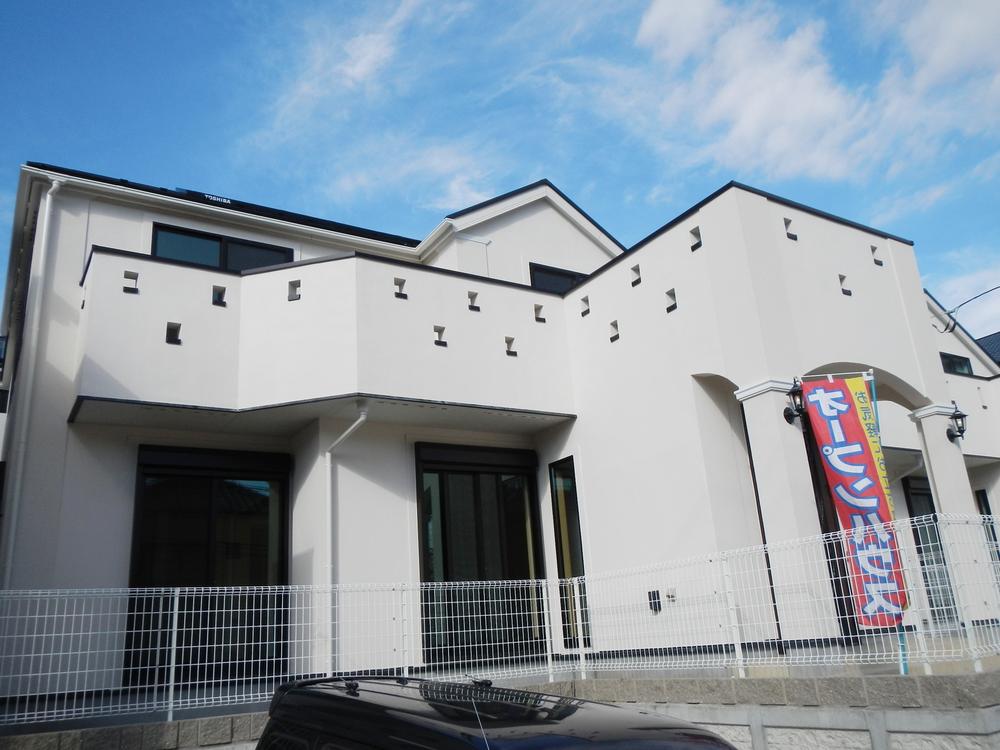 Local appearance photo. Roof durability, Sound insulation, Waterproof, Fire-safety, Use a sturdy roof lightly with excellent impact resistance. Earthquake and strong reassuring roof to natural disasters such as hail.