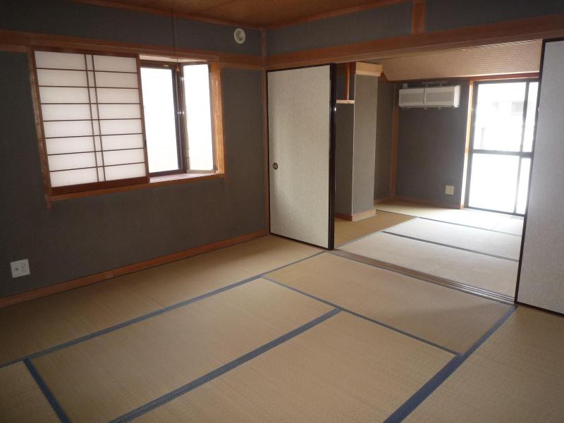 Other. Two between the continuance of the Japanese-style room