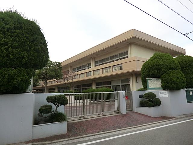 Junior high school. 1500m to Yokohama Municipal Nishitani junior high school