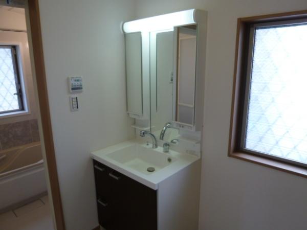 Wash basin, toilet. Washroom (September 2013) Shooting