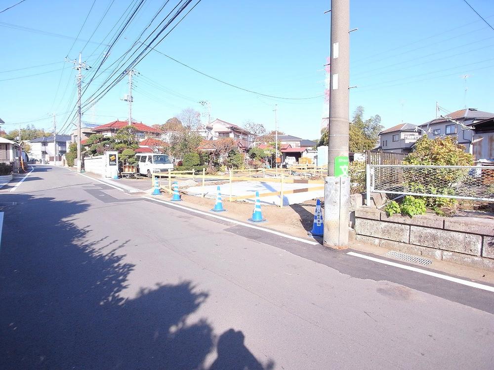 Local photos, including front road. Floor plan of the bright 4LDK! Housing that livability and design in harmony! 10-year warranty for peace of mind! Local (11 May 2013) Shooting