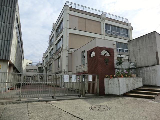 Primary school. 650m to Nakao elementary school